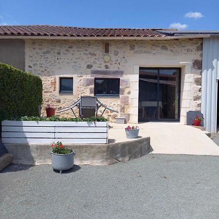 Gite La Petite Maison Montournais Екстериор снимка
