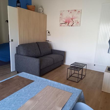 Gite La Petite Maison Montournais Екстериор снимка
