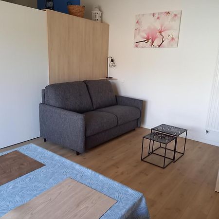 Gite La Petite Maison Montournais Екстериор снимка