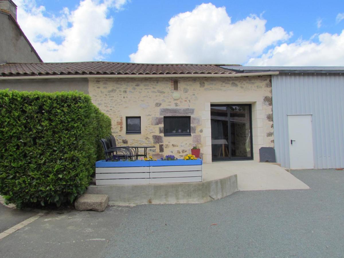 Gite La Petite Maison Montournais Екстериор снимка