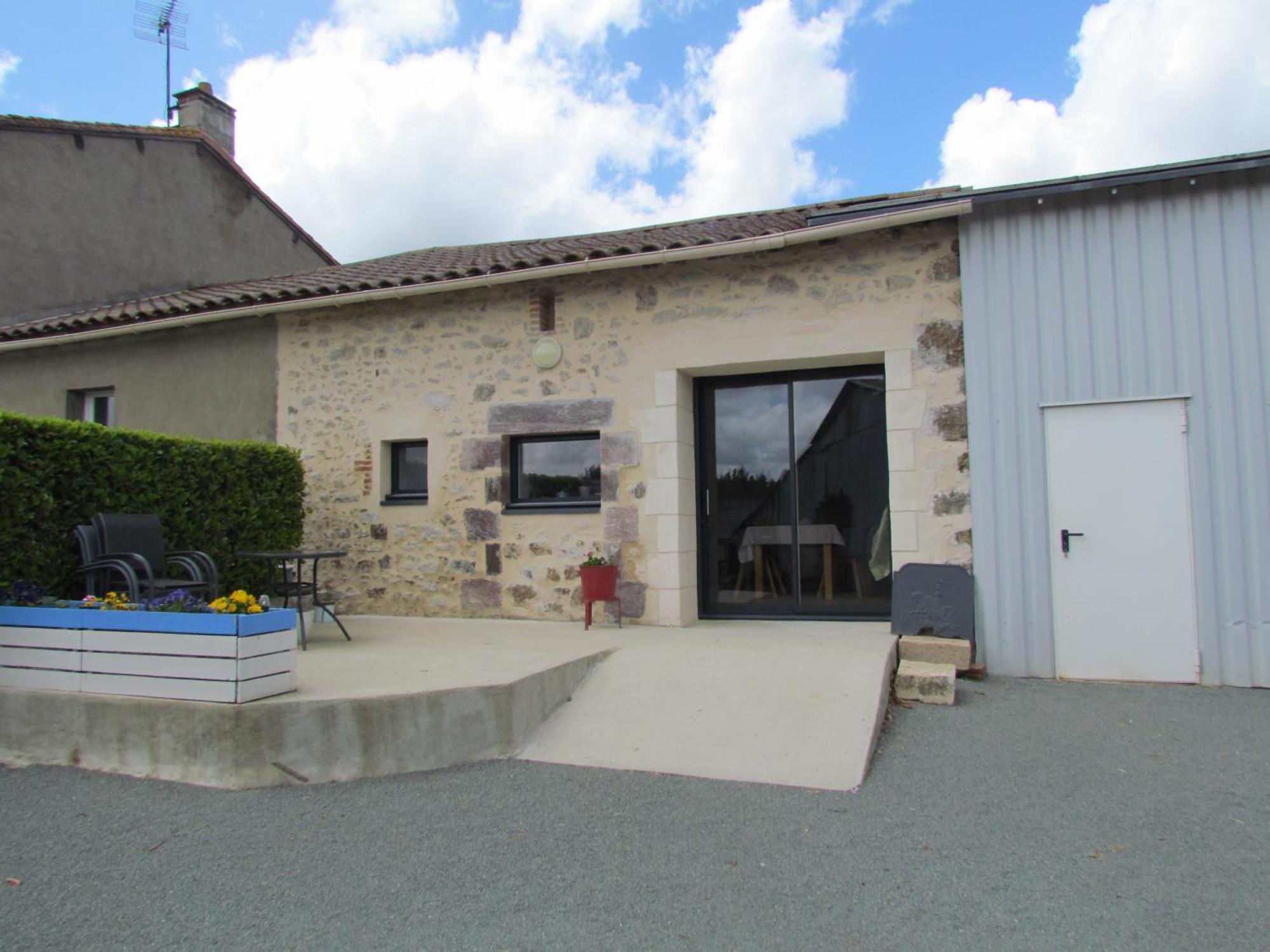 Gite La Petite Maison Montournais Екстериор снимка