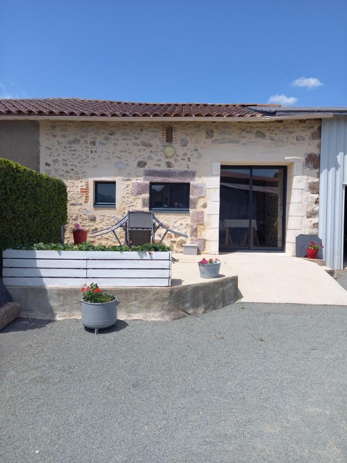 Gite La Petite Maison Montournais Екстериор снимка