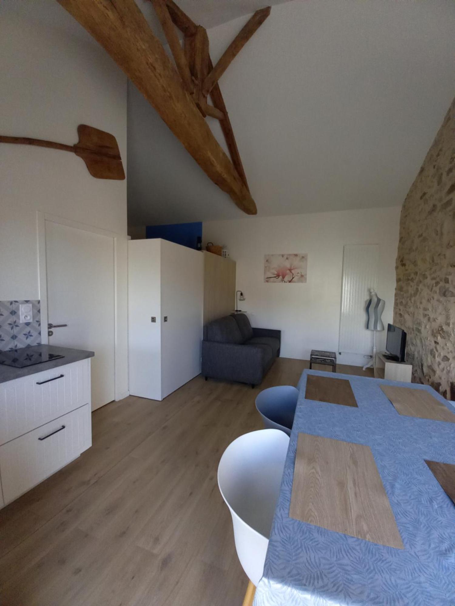 Gite La Petite Maison Montournais Екстериор снимка