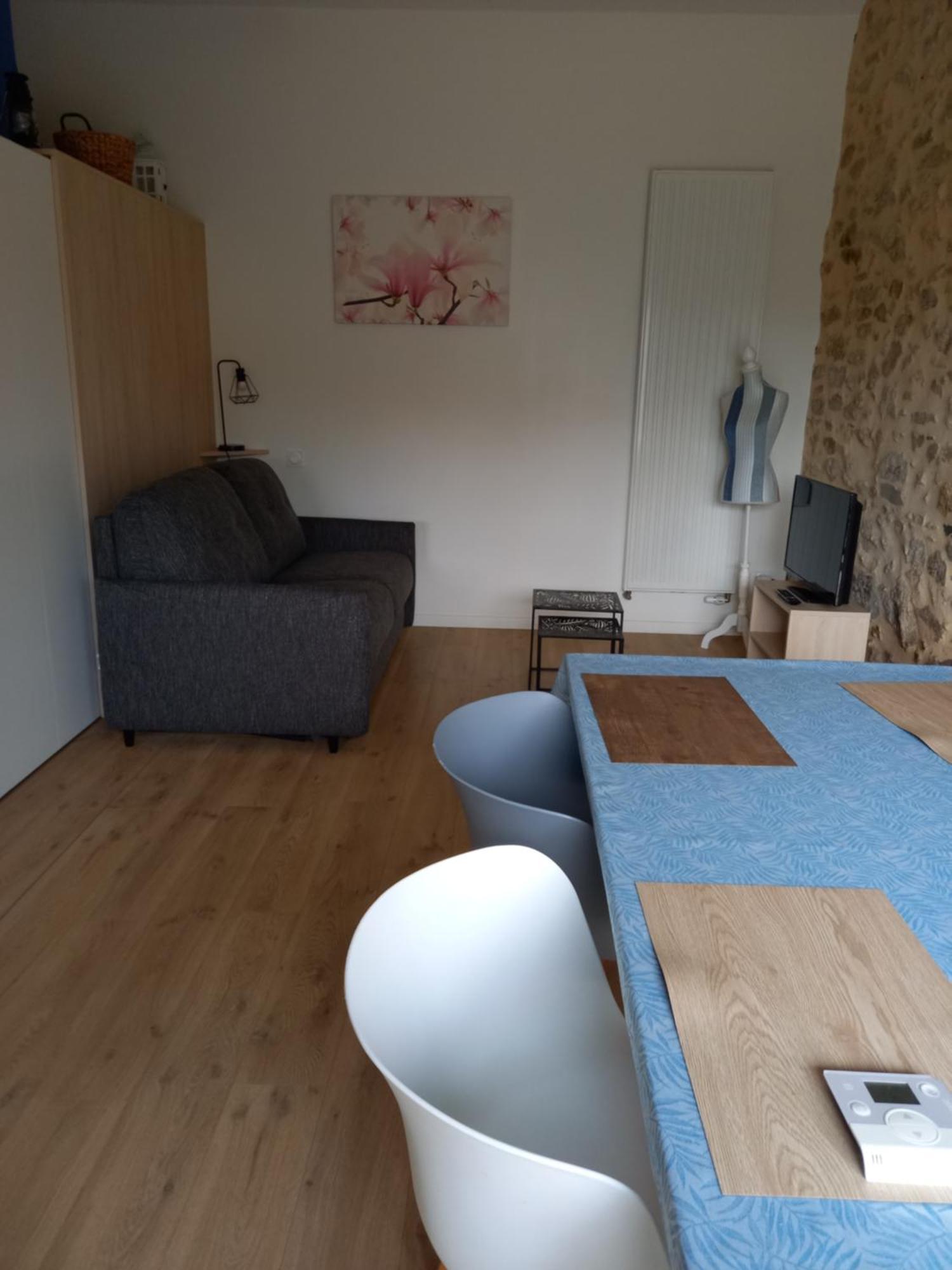 Gite La Petite Maison Montournais Екстериор снимка