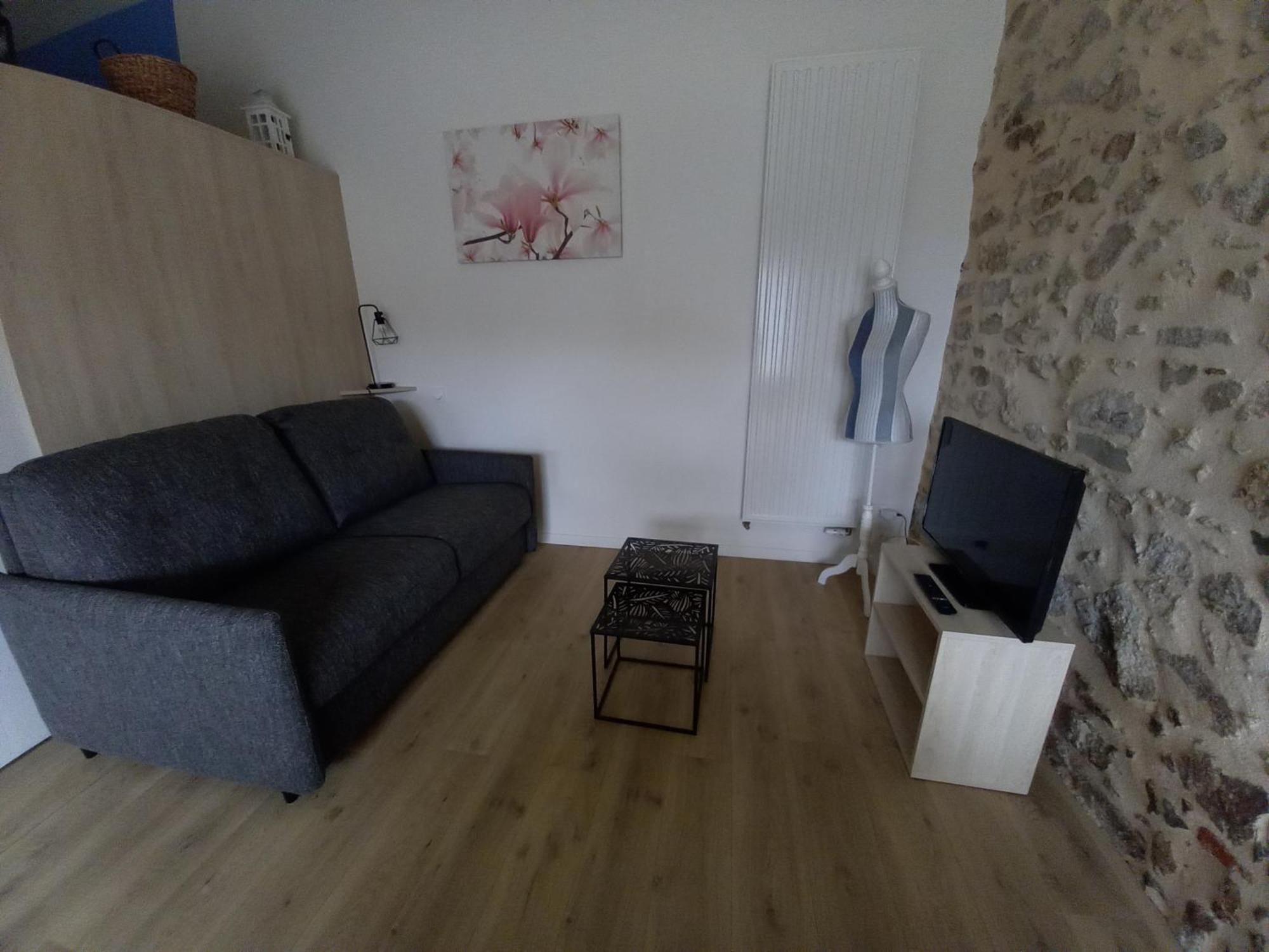 Gite La Petite Maison Montournais Екстериор снимка